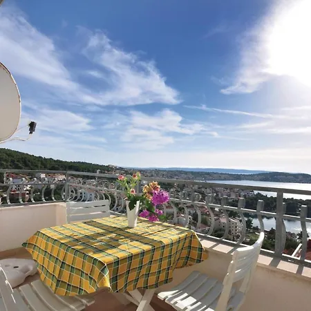 Lovely In With Kitchen Apartment